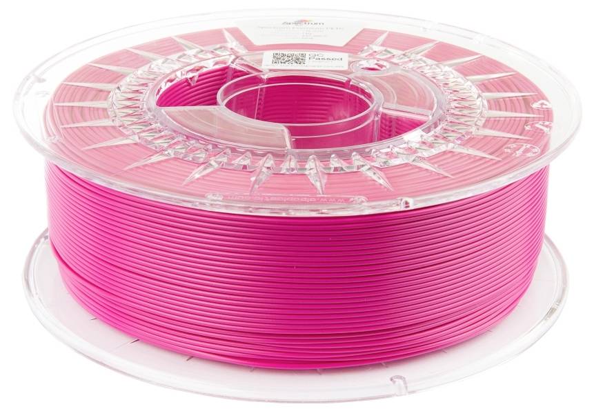 Eine Spule pinkfarbenes Filament für 3D-Drucker, auf einer transparenten Kunststoffspule, vor weißem Hintergrund.