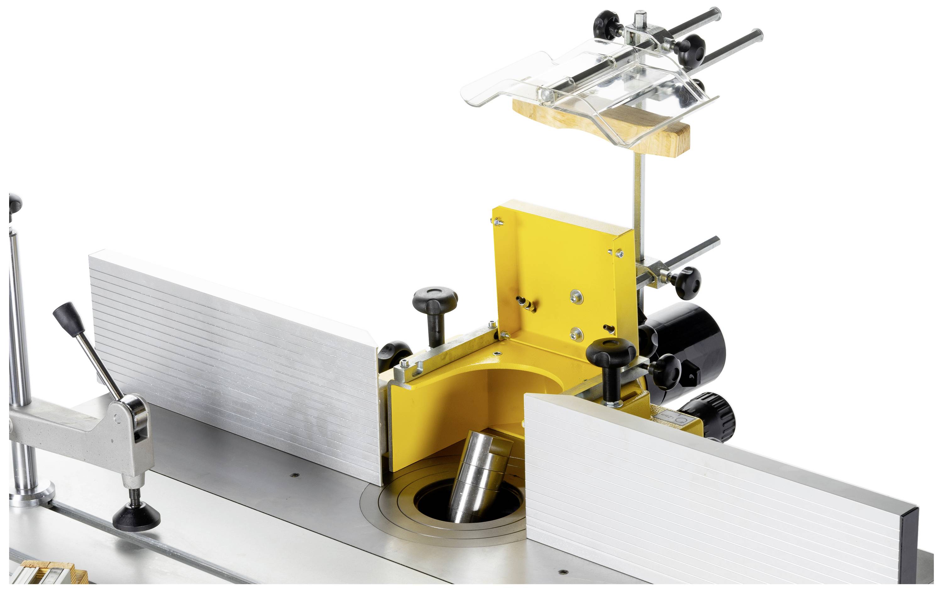 Eine gelbe Tischfräse mit verstellbarer Fräsführung und Schutzvorrichtung. Die Maschine ist für präzise Holzarbeiten ausgelegt.