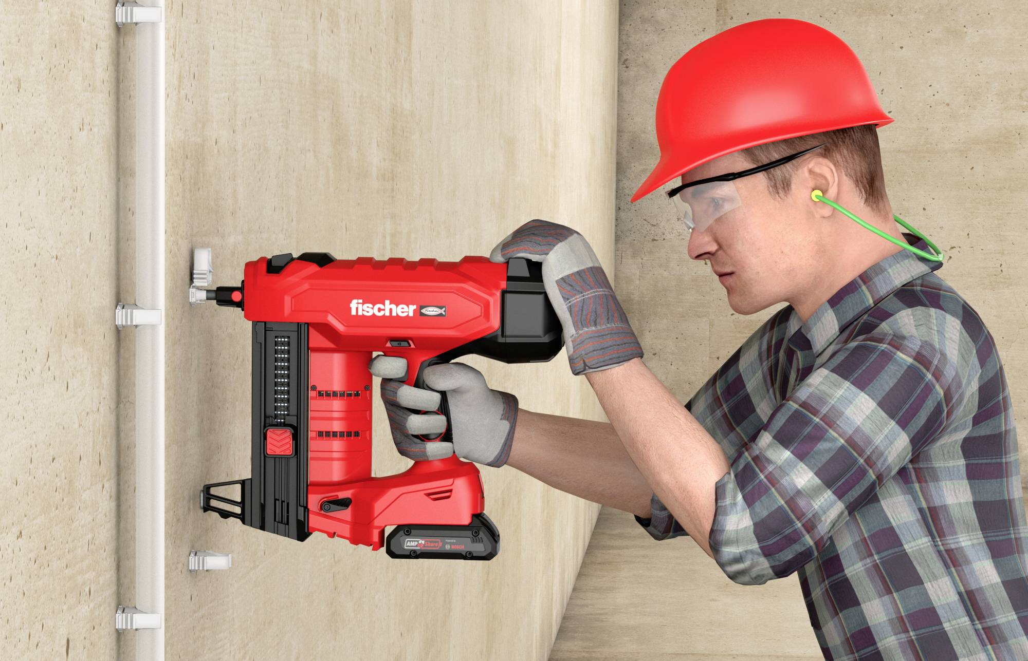 Ein Arbeiter mit rotem Helm und Schutzbrille befestigt eine rote Bohrmaschine an einer Betonwand.