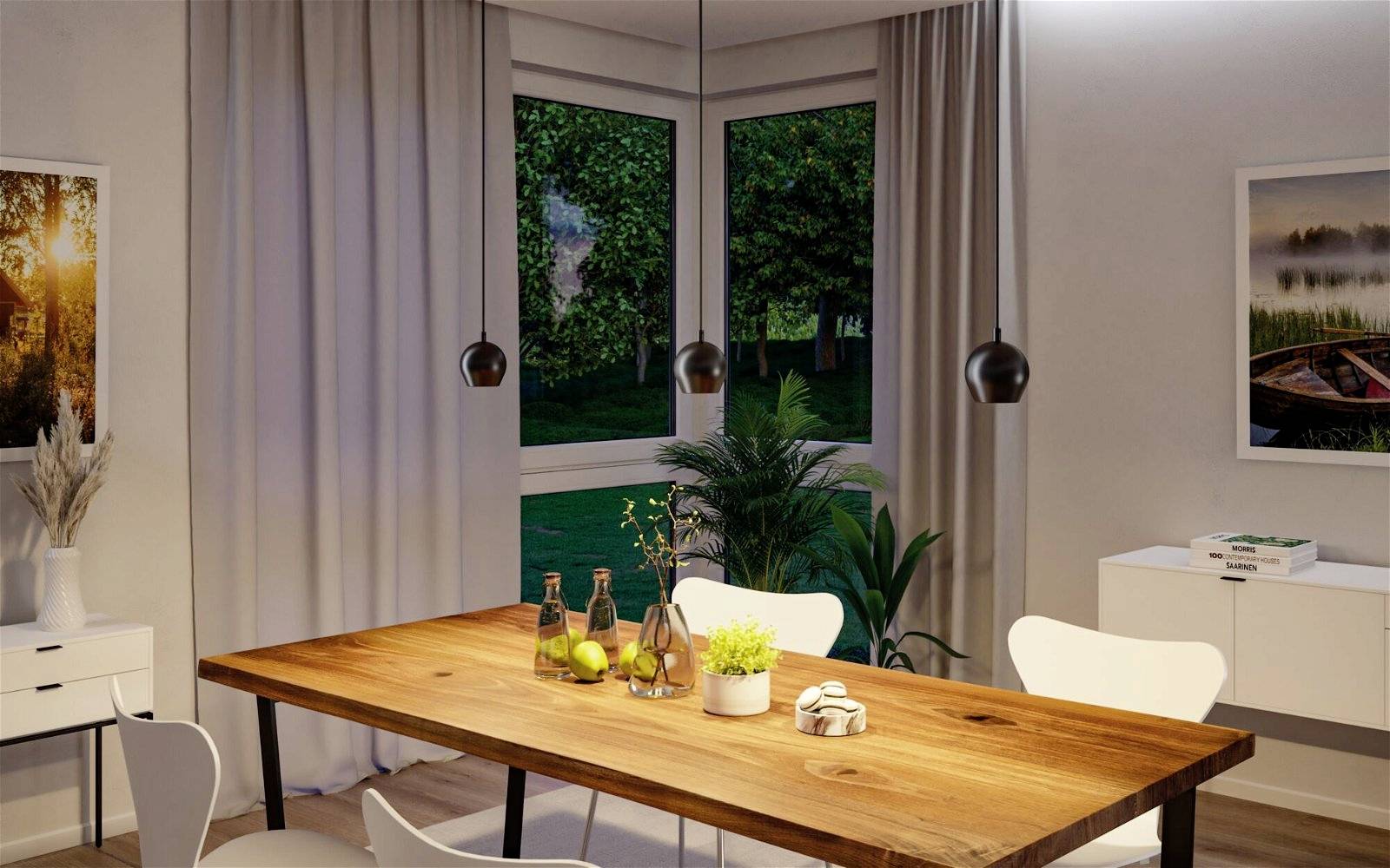 Esszimmer mit Holztisch, weißen Stühlen und Dekoration. Große Fenster zeigen einen Garten. Moderne Hängelampen beleuchten den Raum.