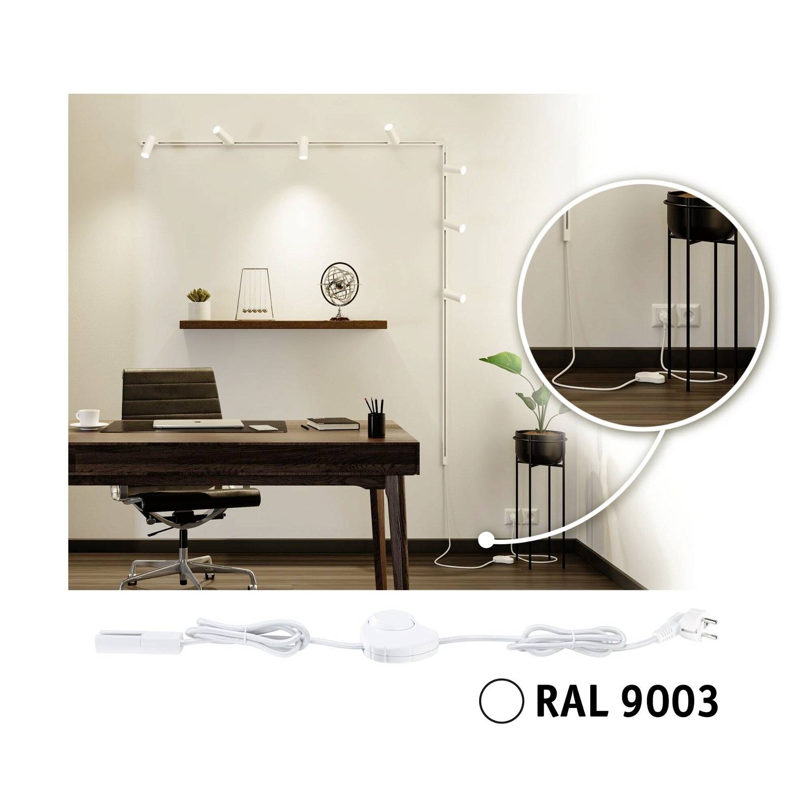 Büro mit modernem Schreibtisch, Stuhl und minimalistischem Wandregal. Wandmontierte LED-Leuchten und Makroaufnahme des weißen Steckers RAL 9003.
