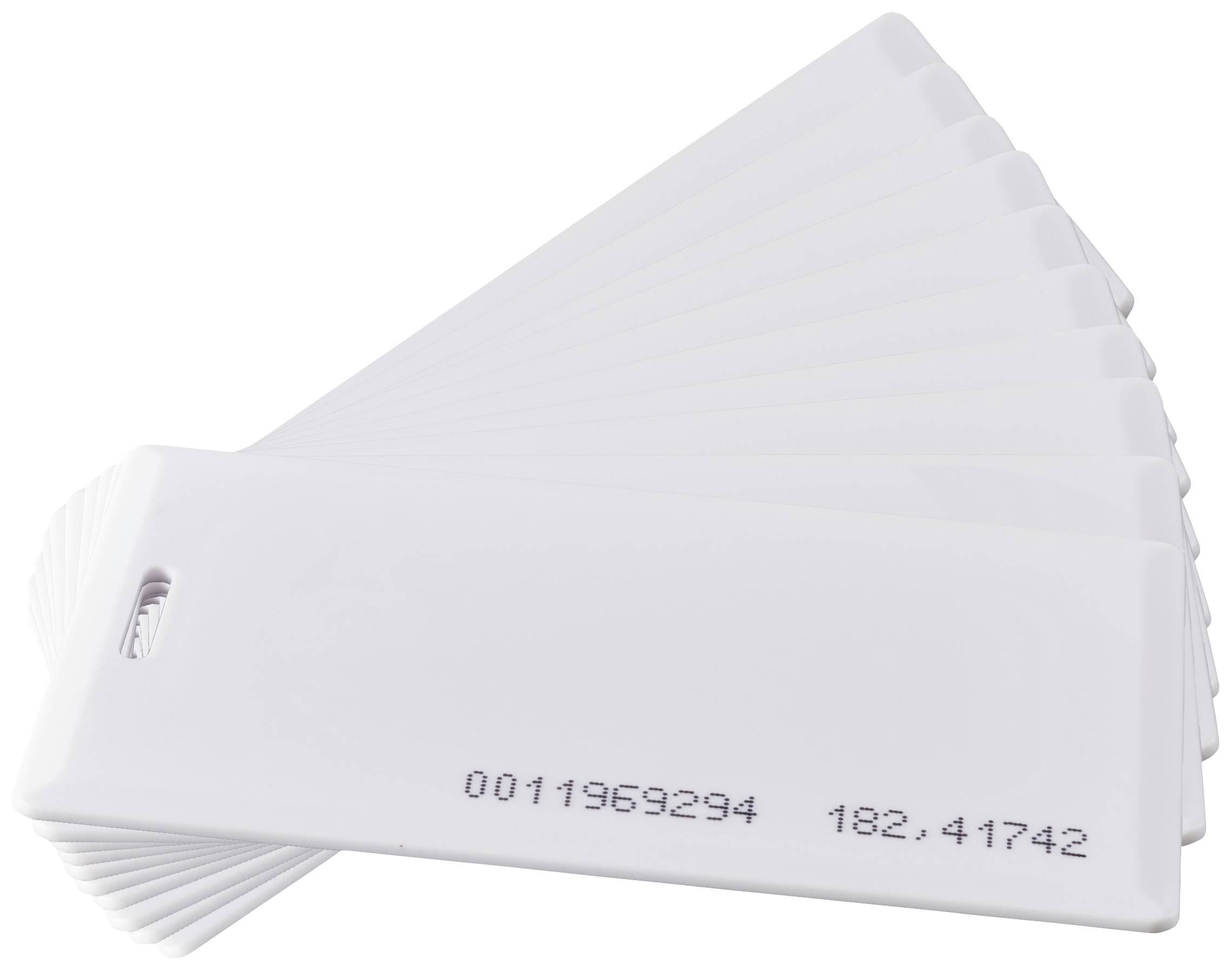 Weiße Kunststoffkarten, leicht fächerförmig angeordnet, mit aufgedruckten Zahlenreihen; dient wahrscheinlich der Identifikation oder Kategorisierung.