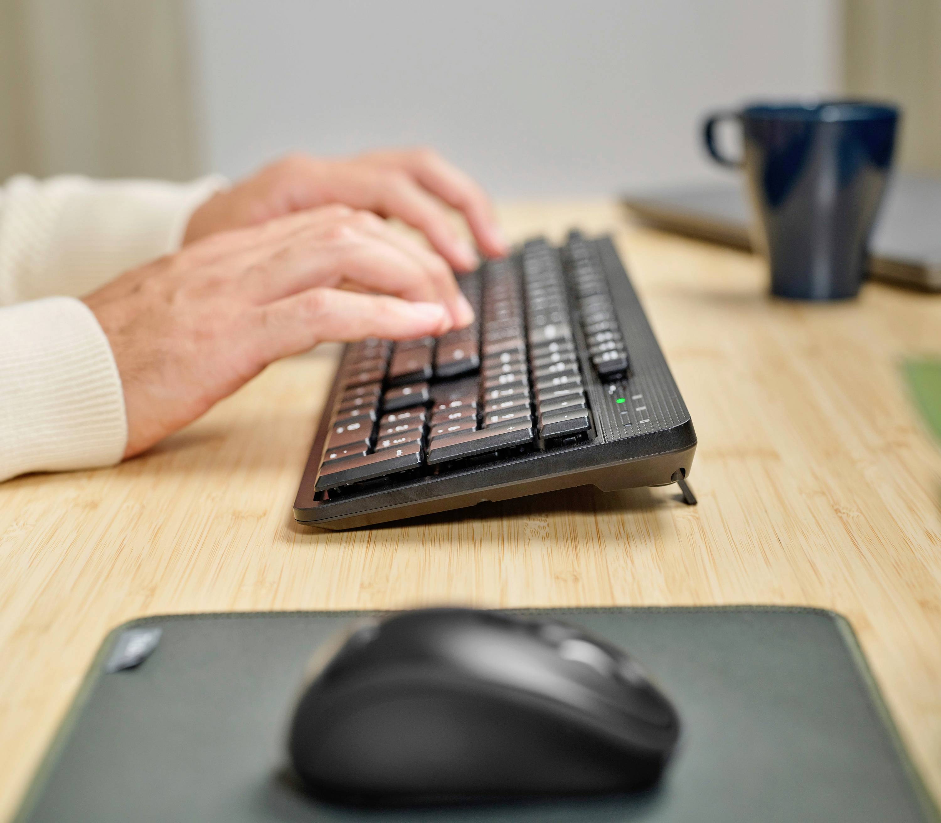 Trust ODY II Bluetooth® Tastatur Deutsch, QWERTZ Schwarz mit numerischer Tastatur