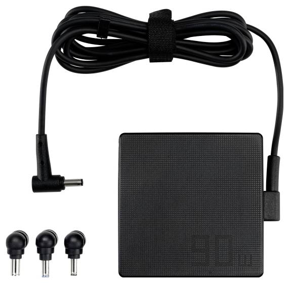 Ein rechteckiges schwarzes Laptop-Ladegerät mit einem Kabel und drei verschiedenen austauschbaren Steckergrößen.