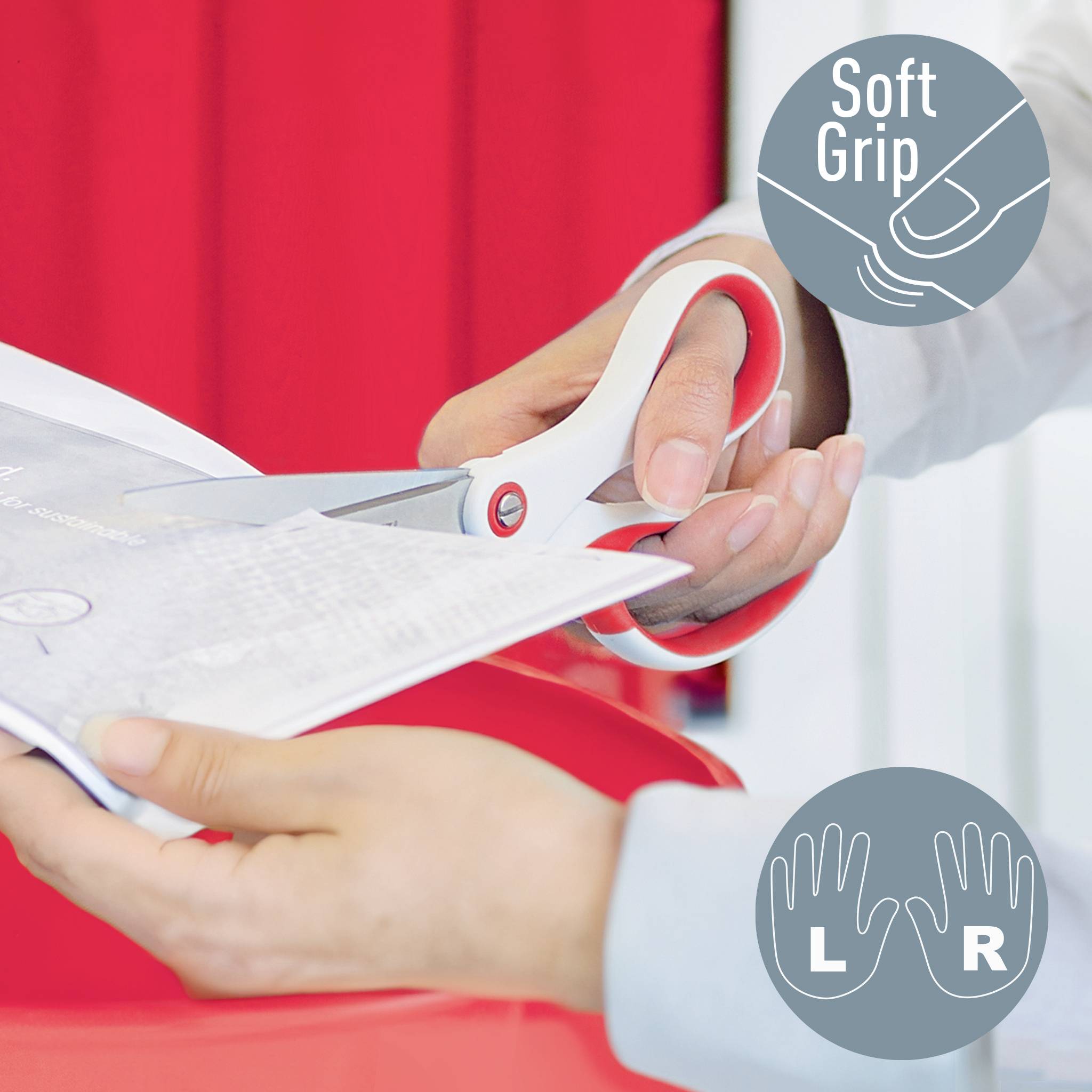 Person schneidet mit einer weißen Schere einen Karton. Die Schere hat ein 'Soft Grip'. Symbole zeigen 'L' und 'R' für linke und rechte Hand.
