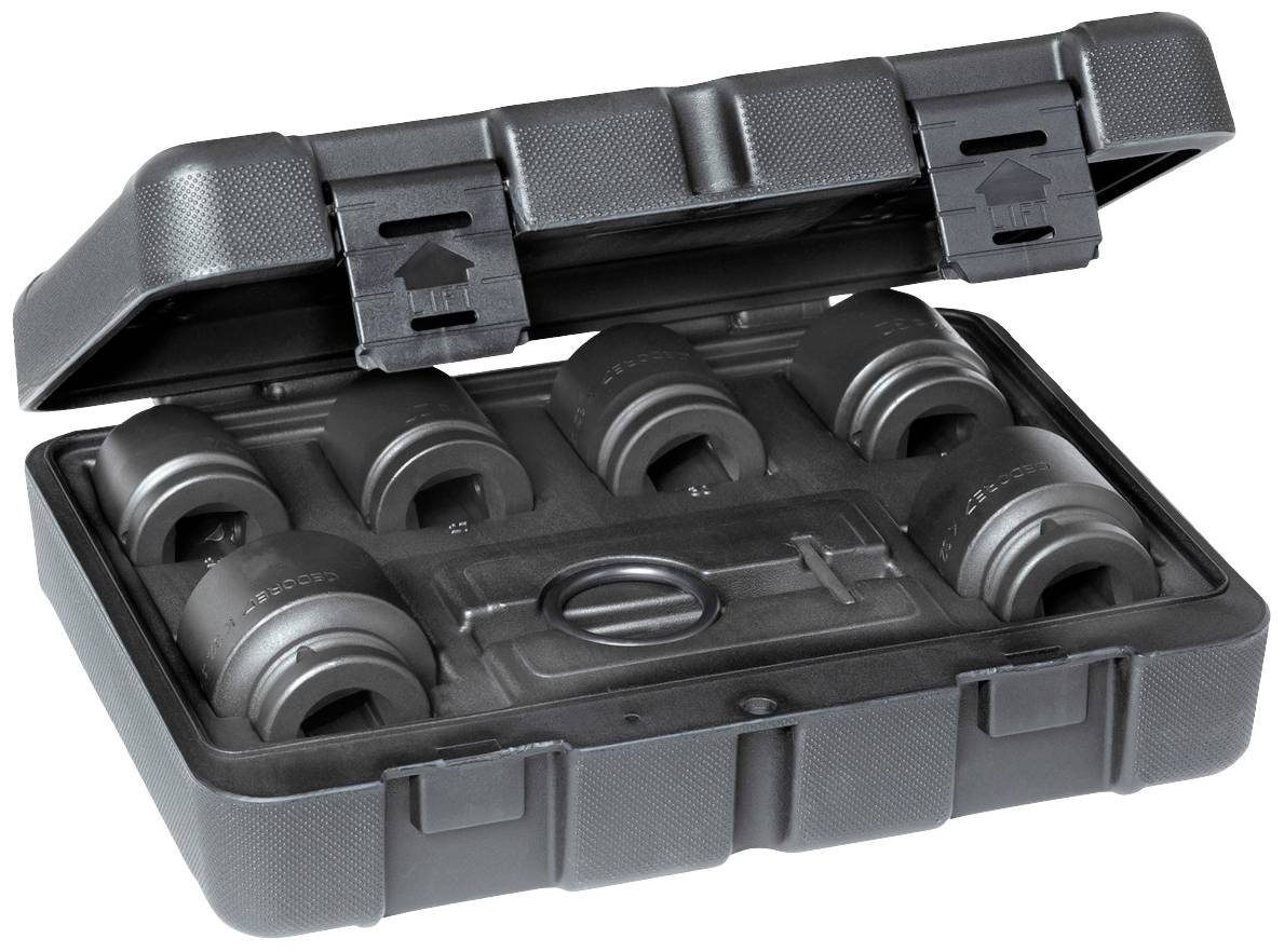 Ein schwarzer Werkzeugkoffer mit mehreren Aufsätzen und Werkzeugen, die für Aufgaben im Bereich der Fahrzeugwartung genutzt werden.