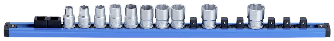 Satz von Stecknüssen auf blauer Schiene, sortiert nach Größe von klein nach groß, insgesamt zwölf Stecknüsse.