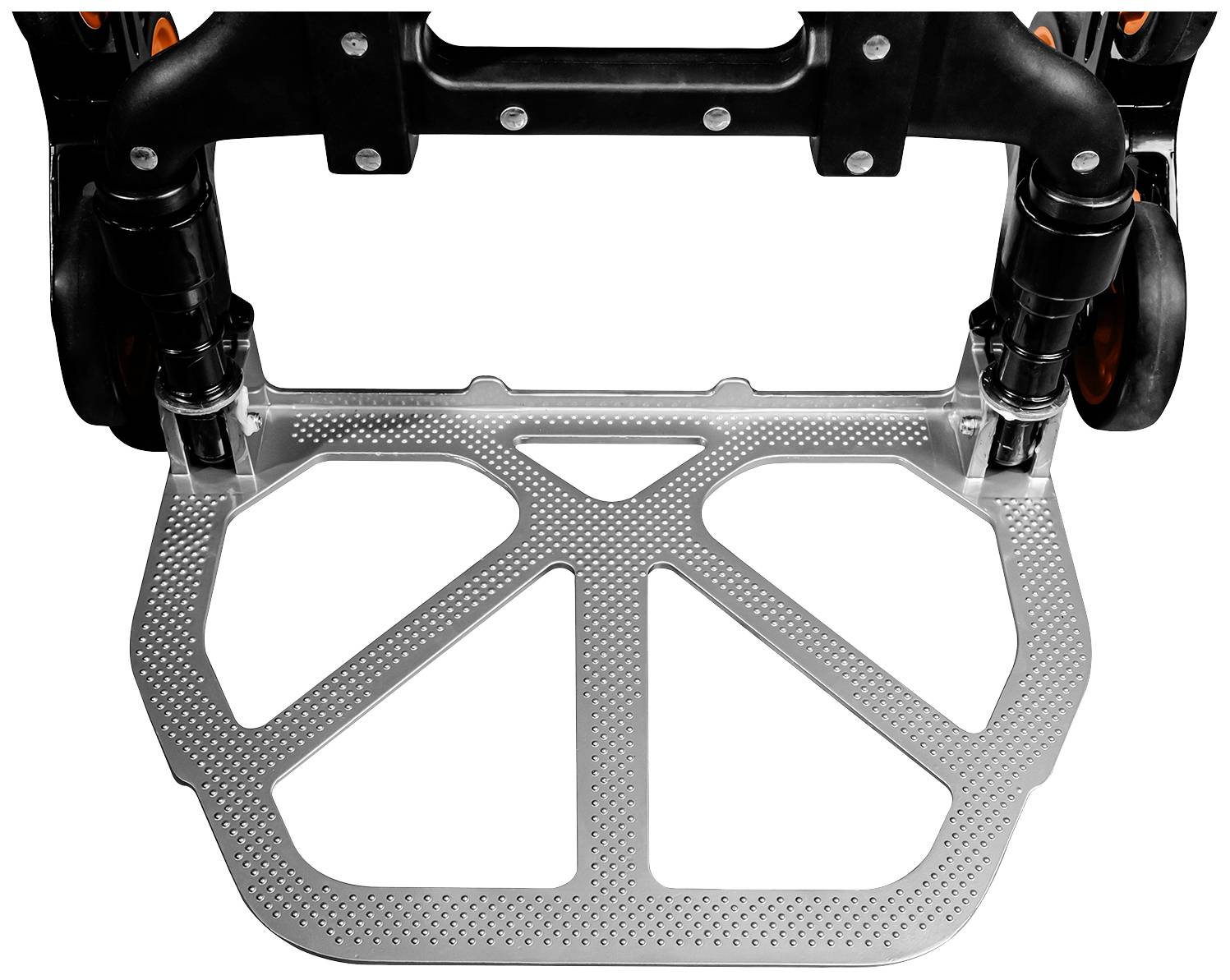 Fußstütze eines Rollstuhls, aus silbernem Metall mit strukturiertem Muster, montiert an schwarzen Rahmen.