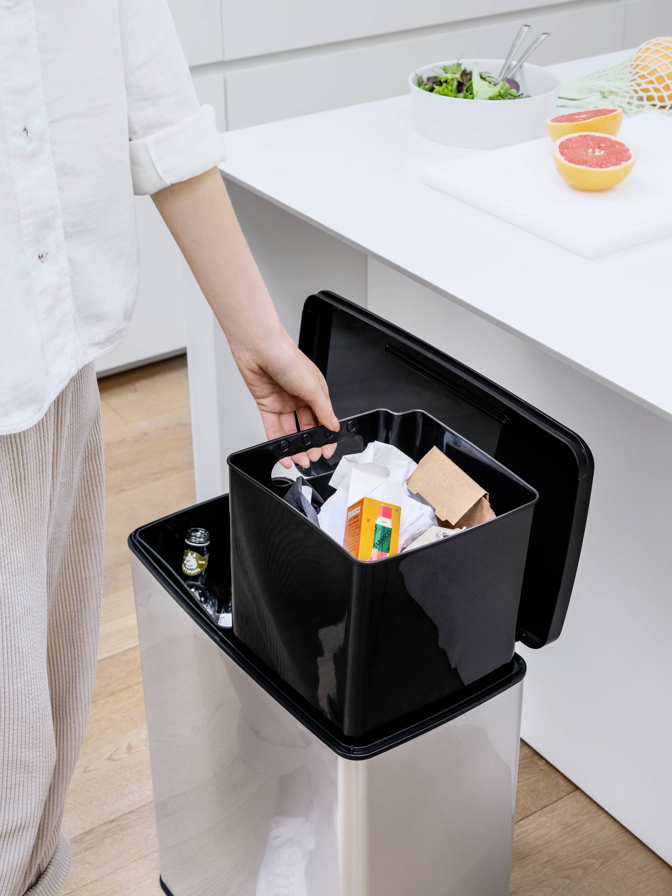 Curver Deco bin slim 254619 Mülleimer 52l (B x H x T) 486 x 615 x 284mm Silber, Schwarz 1St.