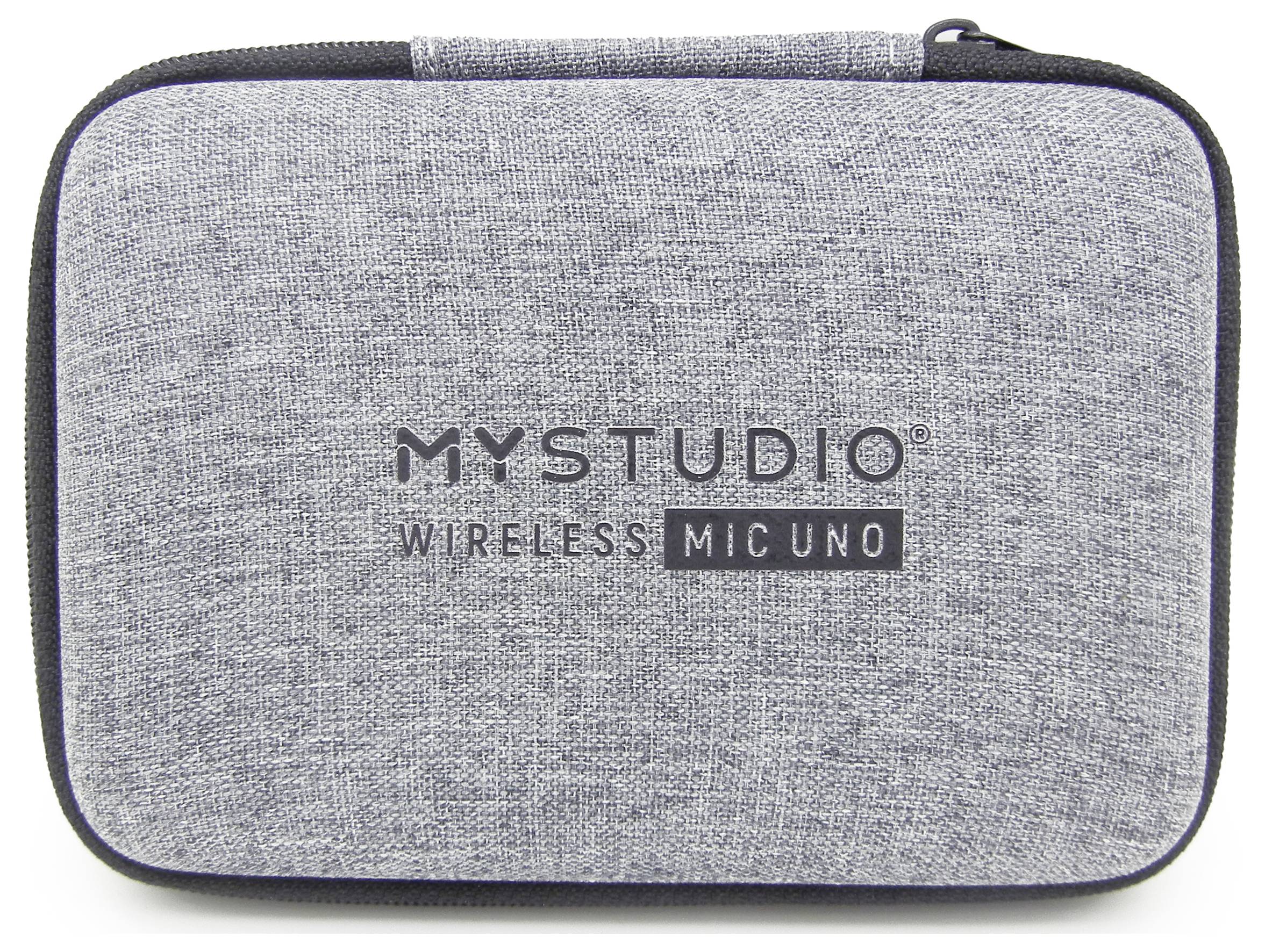 Eine graue Schutzhülle mit dem Aufdruck 'MyStudio Wireless Mic Uno'.