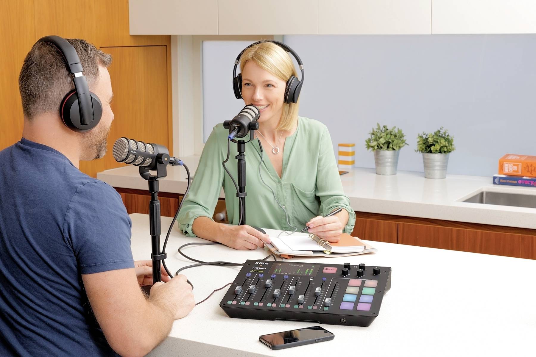 Rode PODMIC Stand Sprach-Mikrofon Übertragungsart (Details):Kabelgebunden inkl. Windschutz XLR Kabelgebunden Schwarz