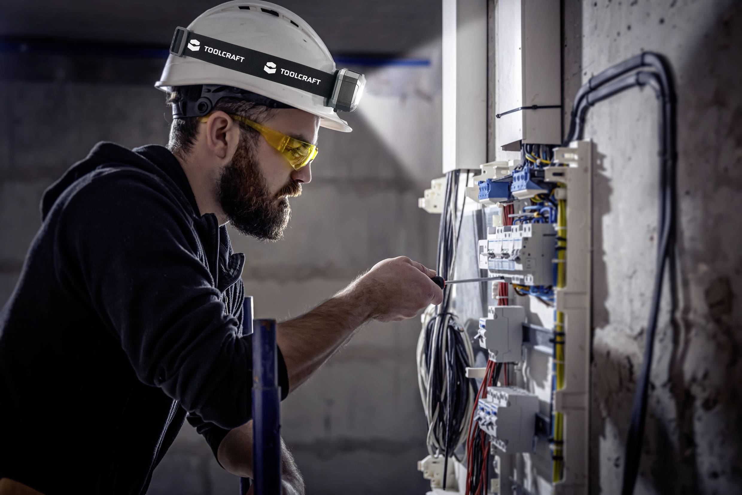 TOOLCRAFT TO-9664731 Stirnlampe Li-Ionen Akkus 400lm 30h TO-9664731