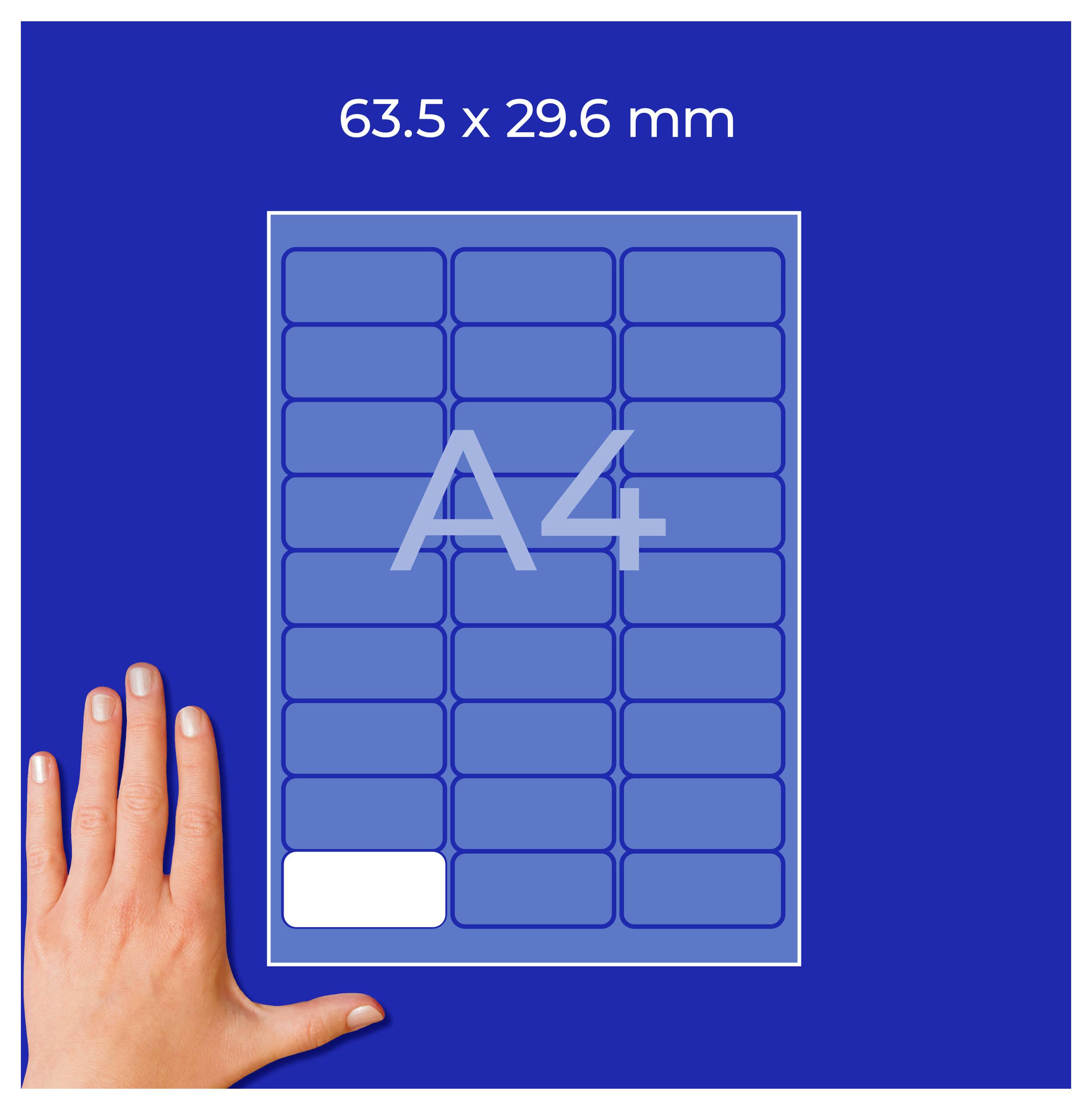 Grafik eines A4-Etiketts mit '63,5 x 29,6 mm'; Raster für viele kleine Etiketten, Hand zeigt die Größe.