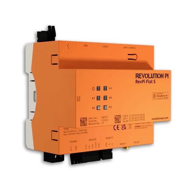 Ein oranges Industriecomputer-Modul 'Revolution Pi' mit verschiedenen Anschlüssen und Status-LEDs.