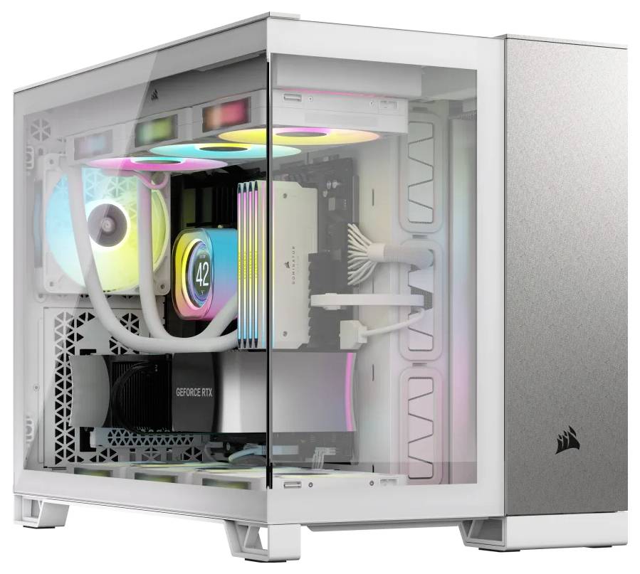 Ein moderner Desktop-Computer mit Glasgehäuse zeigt bunte LED-Beleuchtung und verkabelte Komponenten, darunter eine Grafikkarte.