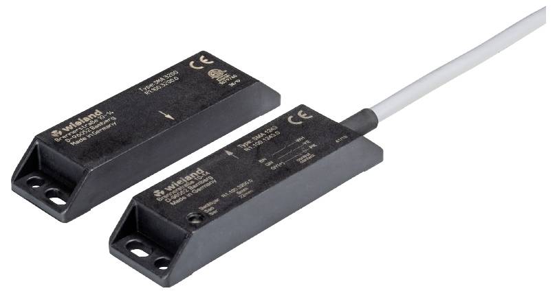 Zwei schwarze Türüberwachungssensoren von Miland, mit CE-Zertifizierung, verbunden durch ein graues Kabel.