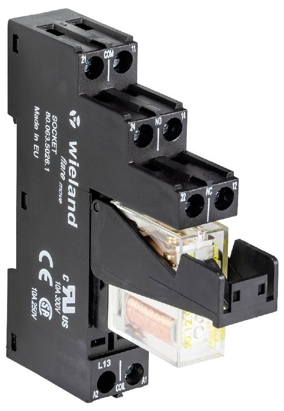 Schwarzes elektrisches Relais von Wieland mit mehreren Steckanschlüssen und transparentem Mittelteil, zeigt europäische Zertifizierungen.