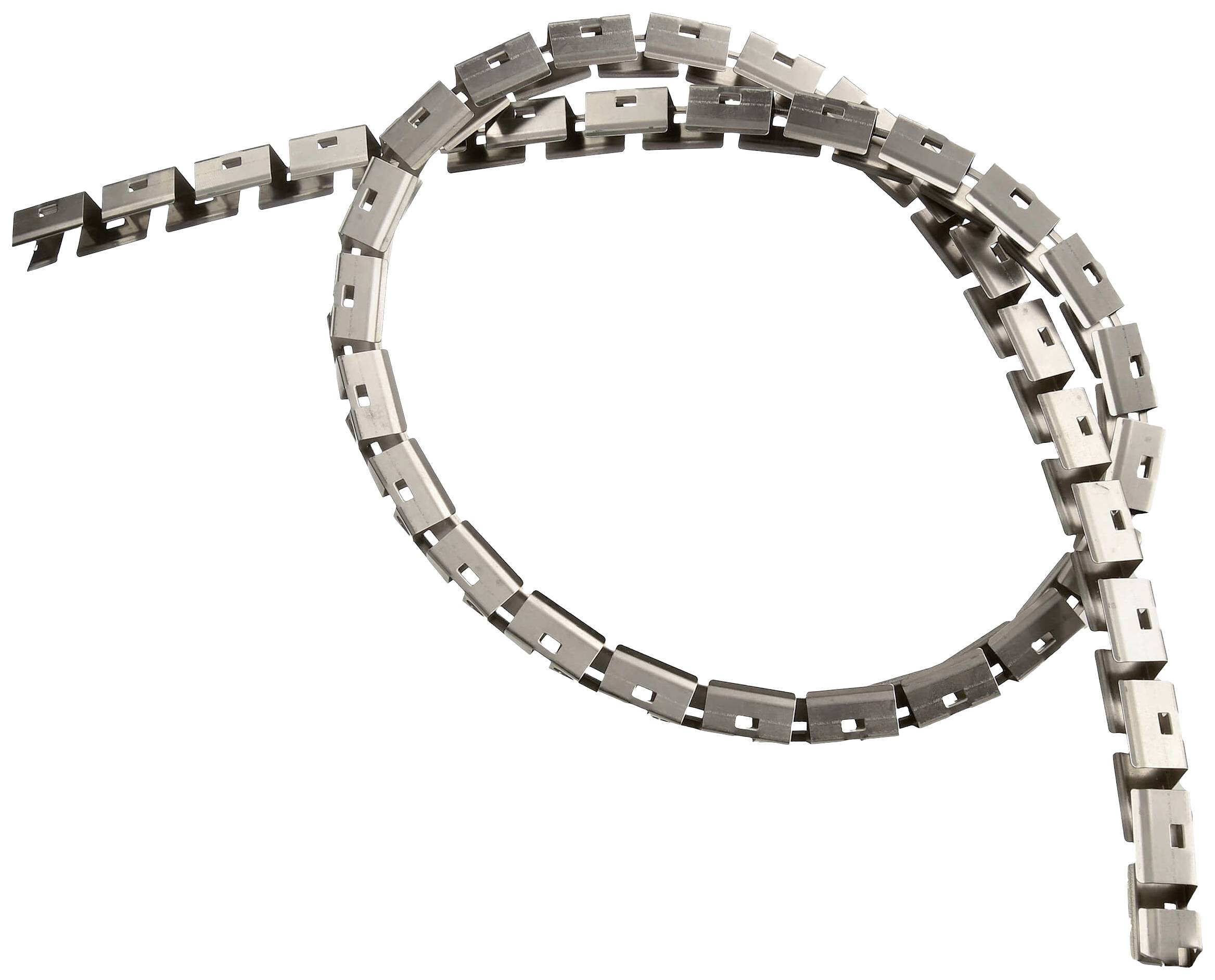 Ein gebogenes, flexibles Metallband mit quadratischen Gliedern, das auf einem weißen Hintergrund liegt.