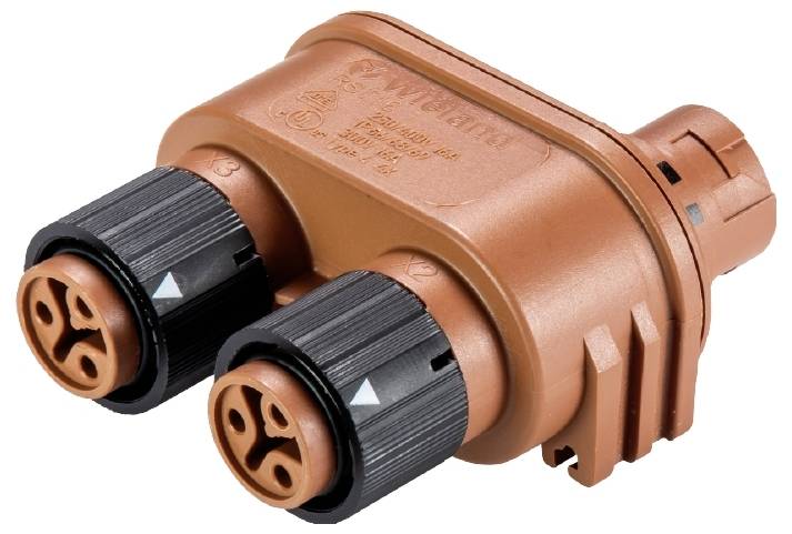 Ein orangefarbener elektrischer Steckverbinder mit zwei schwarzen Buchsen, verwendet für sichere elektrische Verbindungen, isoliert.
