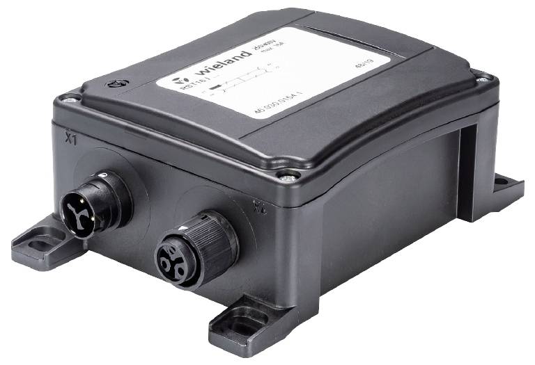 Ein schwarzes elektronisches Gerät mit Anschlussbuchsen und Beschriftung auf der Oberseite, verwendet in technischen Anwendungen.