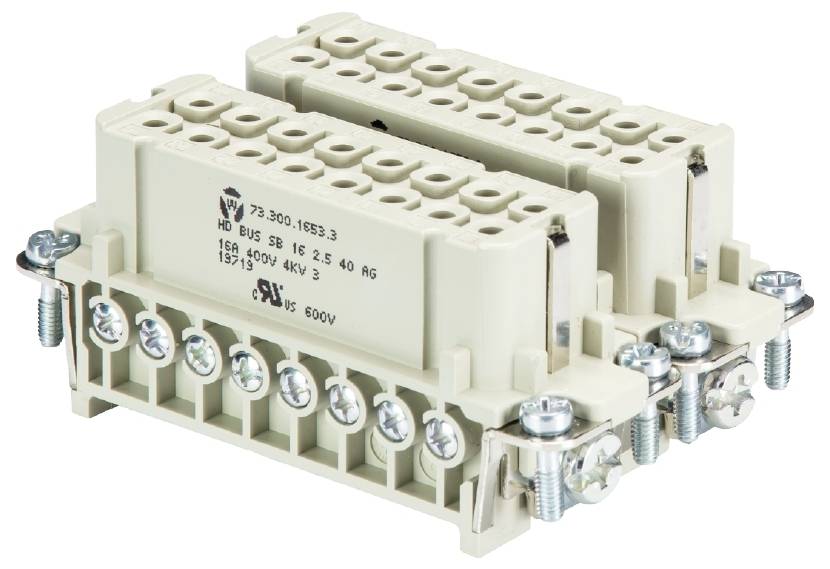 Ein rechteckiger elektrischer Steckverbinder mit vielen Klemmen, Silbermetall und beige Kunststoffgehäuse.