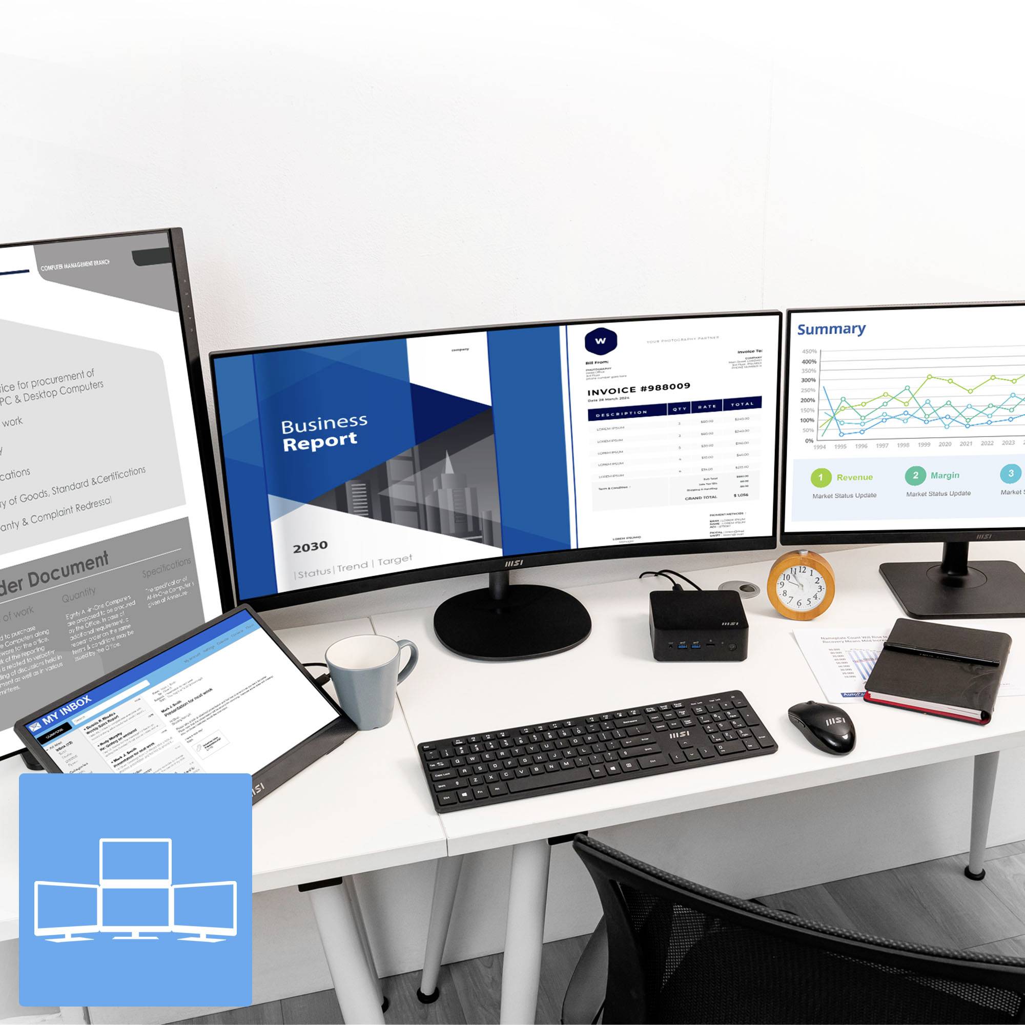 Bürotisch mit drei Bildschirmen: einer mit Business-Report, einer mit Rechnung, einer mit Grafik und Zusammenfassung. Tastatur, Maus, Notizbuch und Kaffee auf dem Tisch.