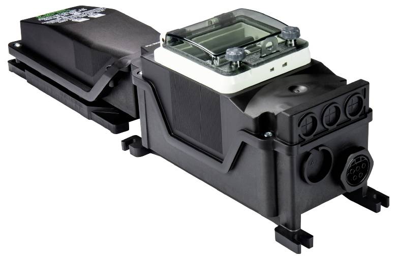 Ein schwarzer elektronischer Gerätestecker mit transparentem Gehäuse, mehreren Anschlüssen und einem Druckknopf auf der Oberseite.
