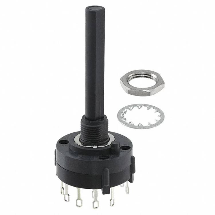 Ein 30-polig schwarzes RAM-Speicherkartenlot mit Kühlrippen und gelötetem Chip-Mikroprozessor.