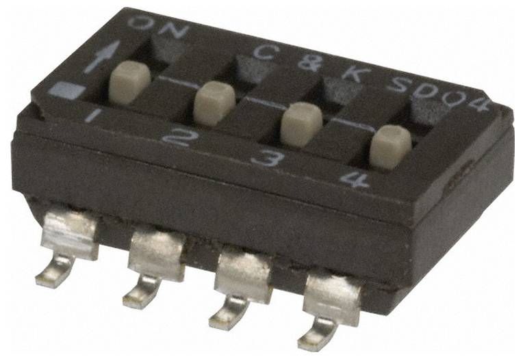 Ein schwarzer C&K SD04 DIP-Schalter mit vier Umschaltern nummeriert von 1 bis 4, wobei der erste Umschalter auf „ON