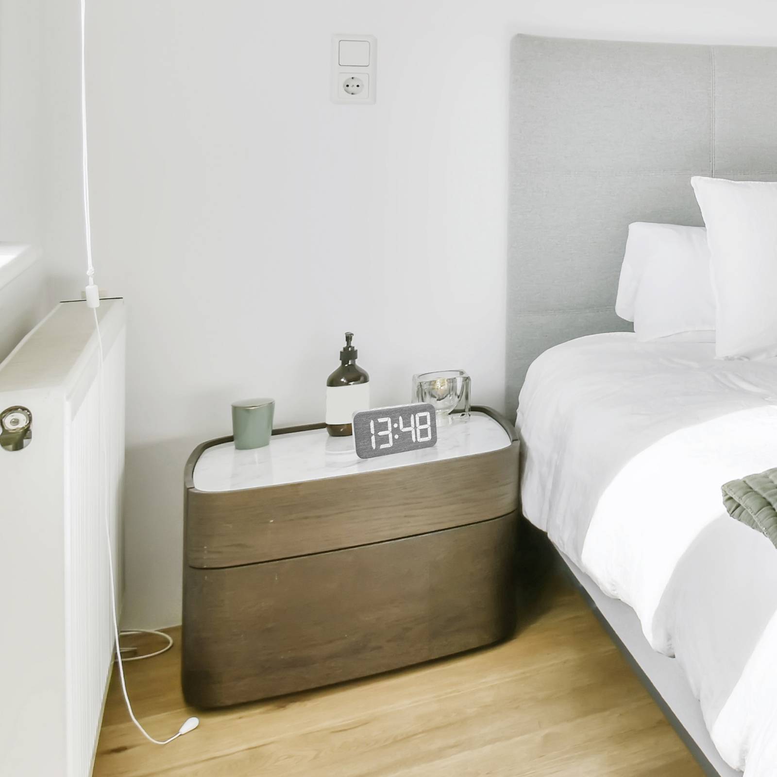 TFA Dostmann 60.2042.02 Quarz Wecker Weiß, Grau Alarmzeiten 3 Großes Display