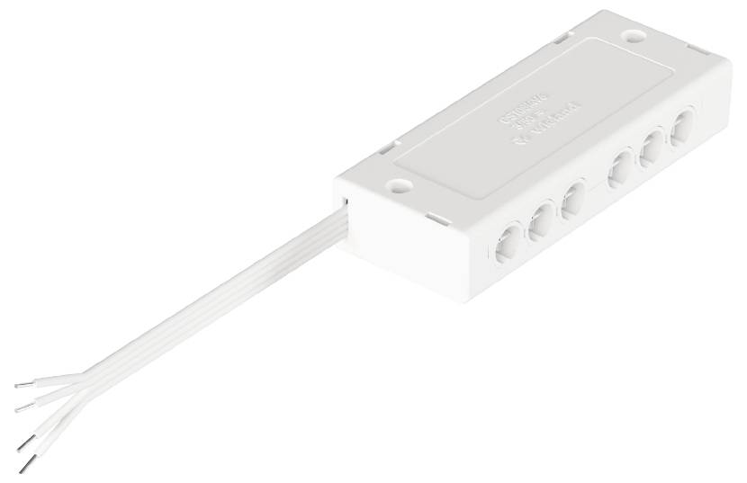 Weiße Verteilerdose mit mehreren Kabelanschlüssen und abgehenden weißen Drähten, verwendet für elektrische Verbindungen.