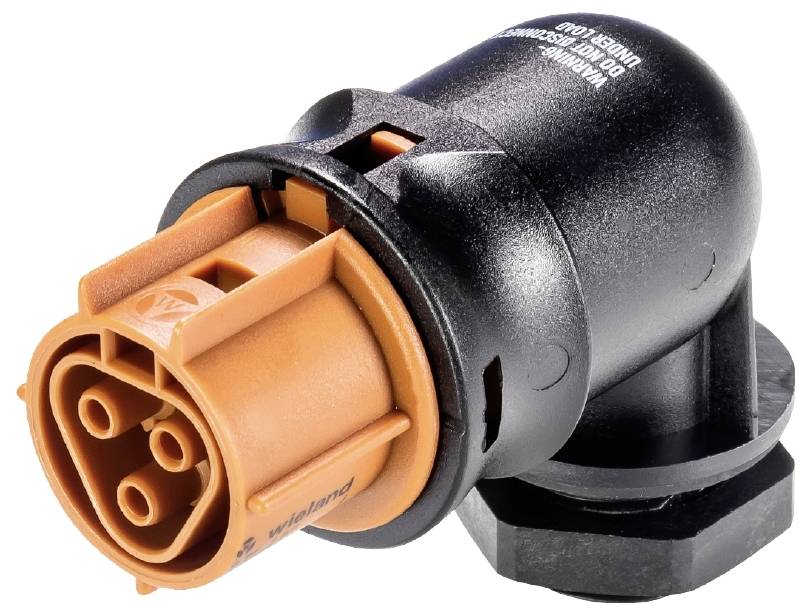 Ein schwarzer und orangefarbener elektrischer Stecker, zylindrische Form, mit mehreren Anschlusspunkten, wird aus der Seitenansicht gezeigt.