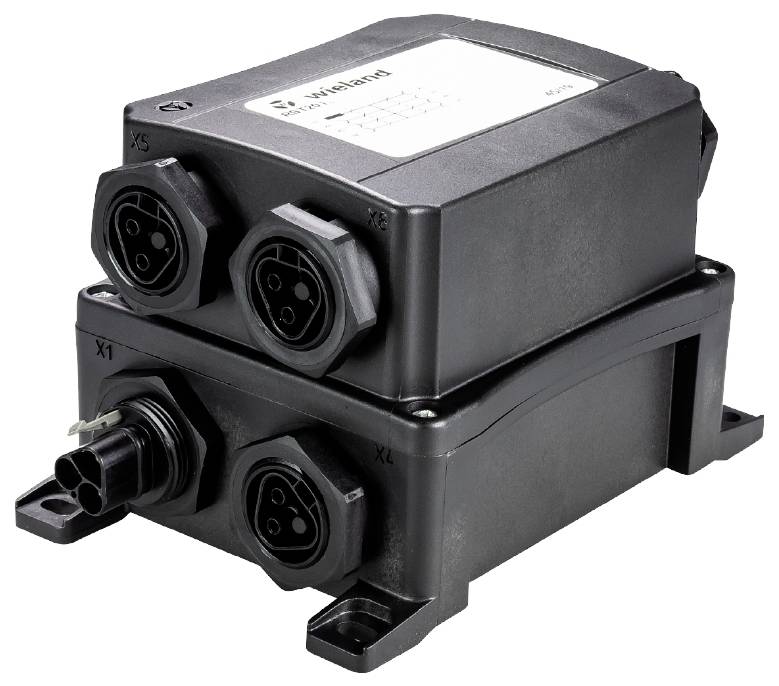 Schwarzer elektrischer Steckverbinder mit mehreren Anschlüssen, oft in industriellen Anwendungen zur Stromverteilung genutzt.