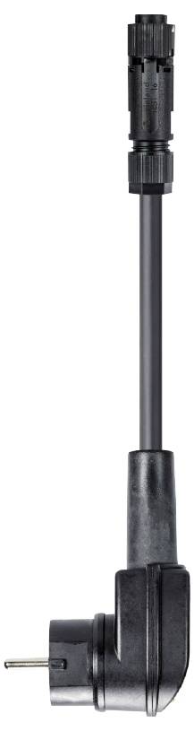 Ein schwarzes Elektrokabel mit einem Winkelstecker und einem geraden Stecker an den Enden, isoliert auf weißem Hintergrund.