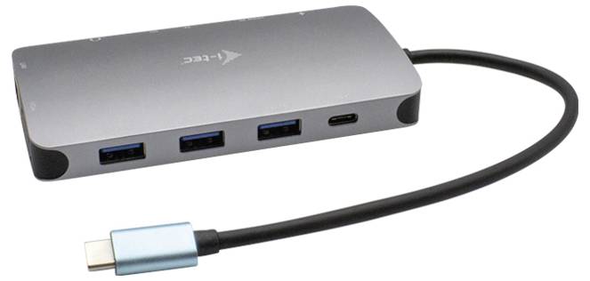 Ein USB-C-Hub mit drei USB-A-Anschlüssen und einem USB-C-Anschluss, verbunden mit einem kurzen Kabel mit USB-C-Stecker.