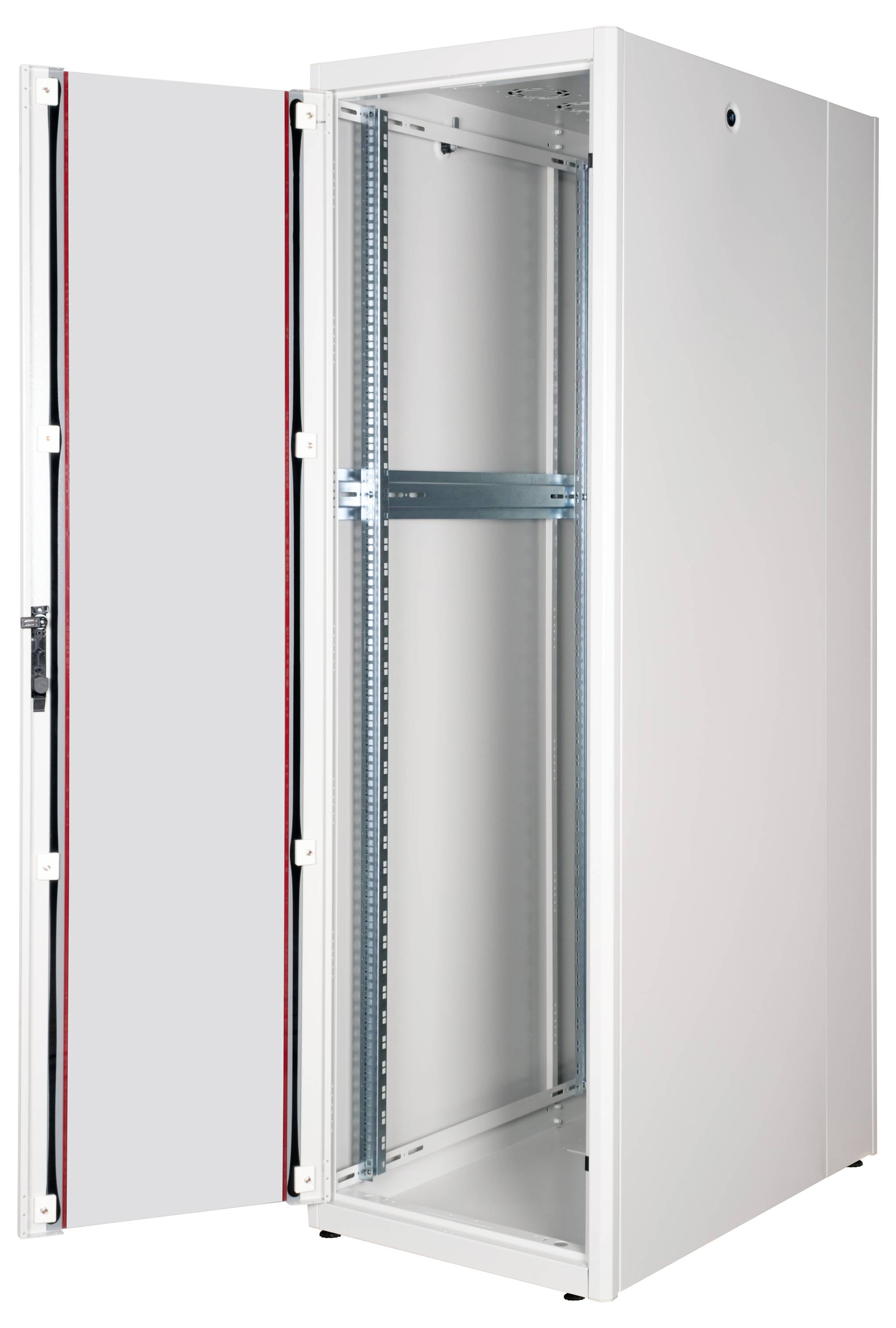 Ein offener, leerer, weißer Metallschrank mit einer Tür an der Seite; geeignet für IT-Hardware oder Serverinstallation.