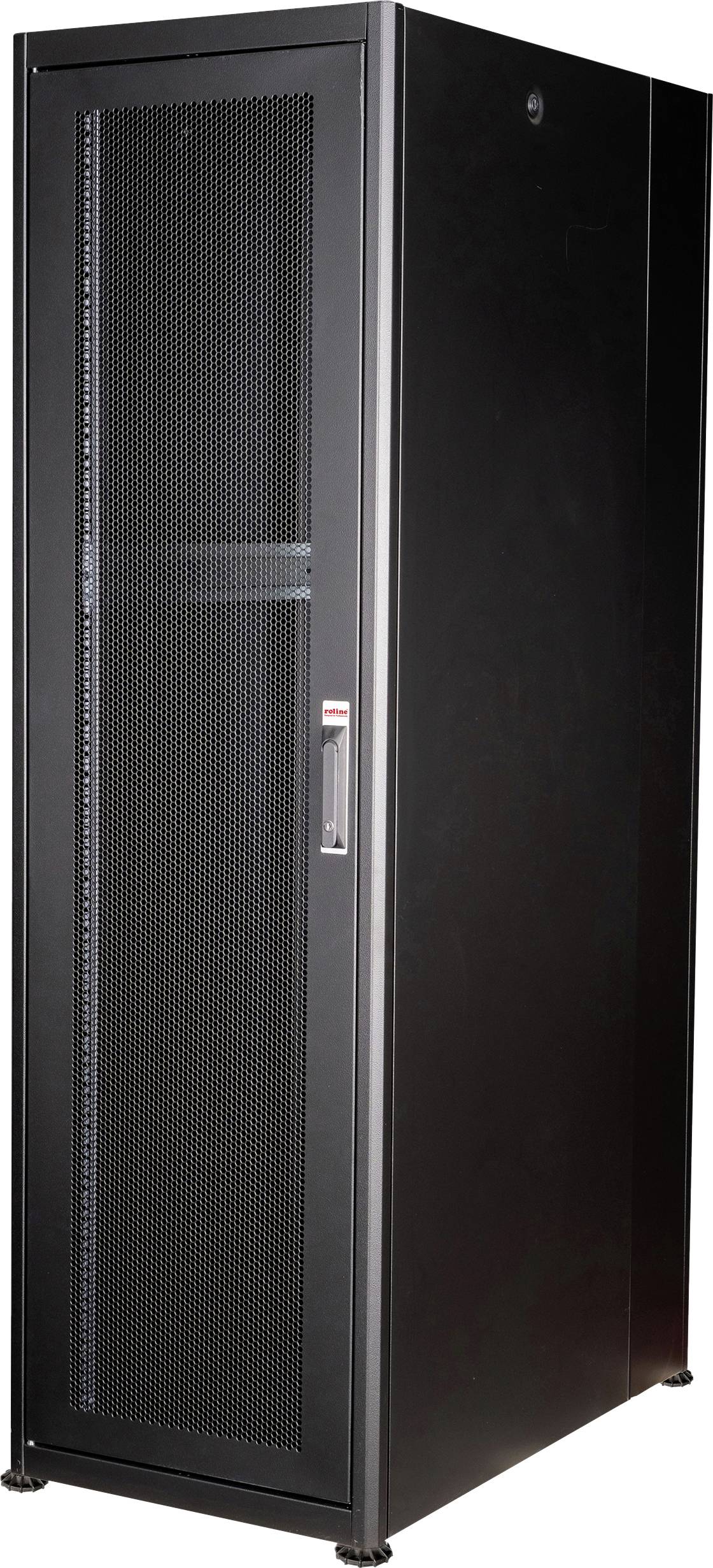 Ein schwarzer Server-Rack-Schrank mit einer perforierten Tür zur Belüftung, steht aufrecht in einem Raum.