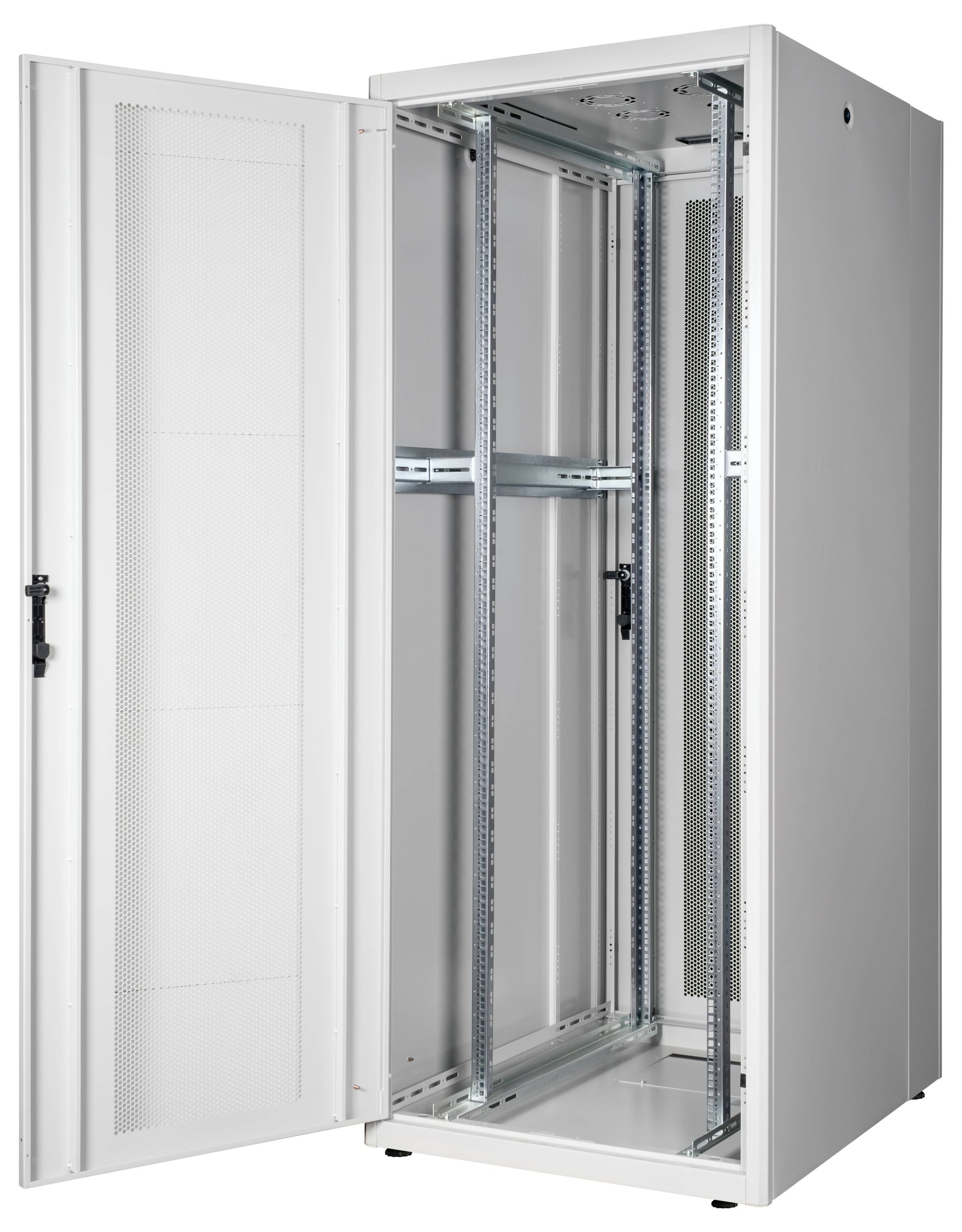Ein geöffneter, leerer Server-Schrank mit Lüftungsschlitzen an der Seite. Geeignet zur Unterbringung von Servern und IT-Geräten.
