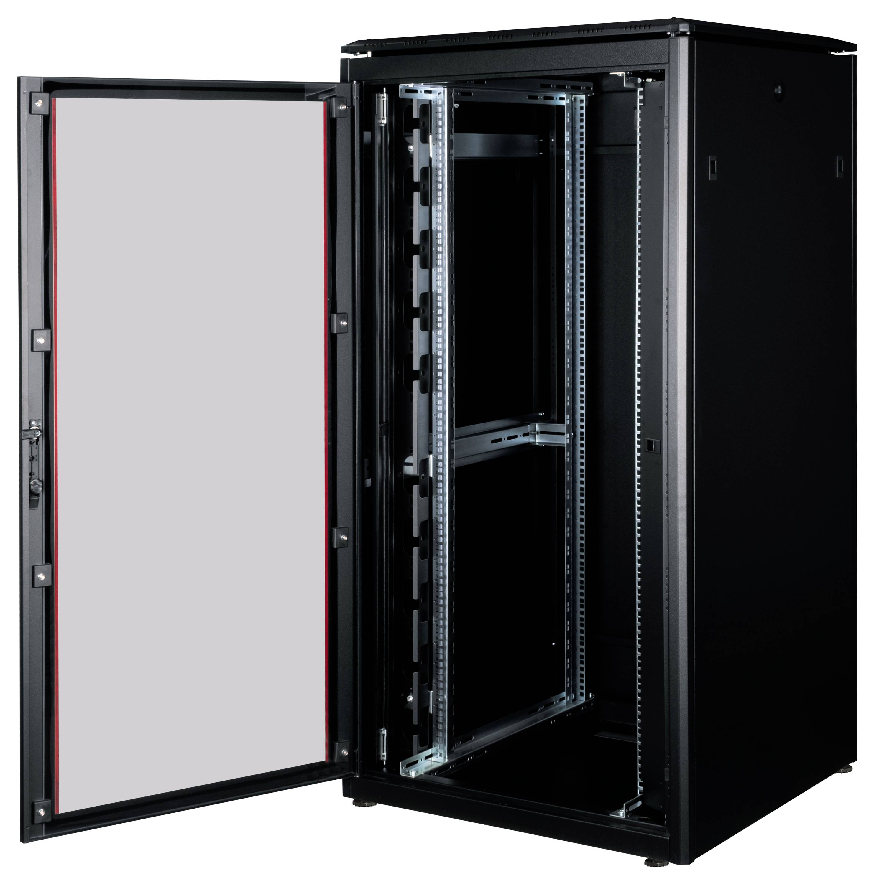 Schwarzer Server-Schrank mit geöffneter Tür, zeigt leere Regalhalterungen und Innenstruktur für IT-Equipment-Installation.