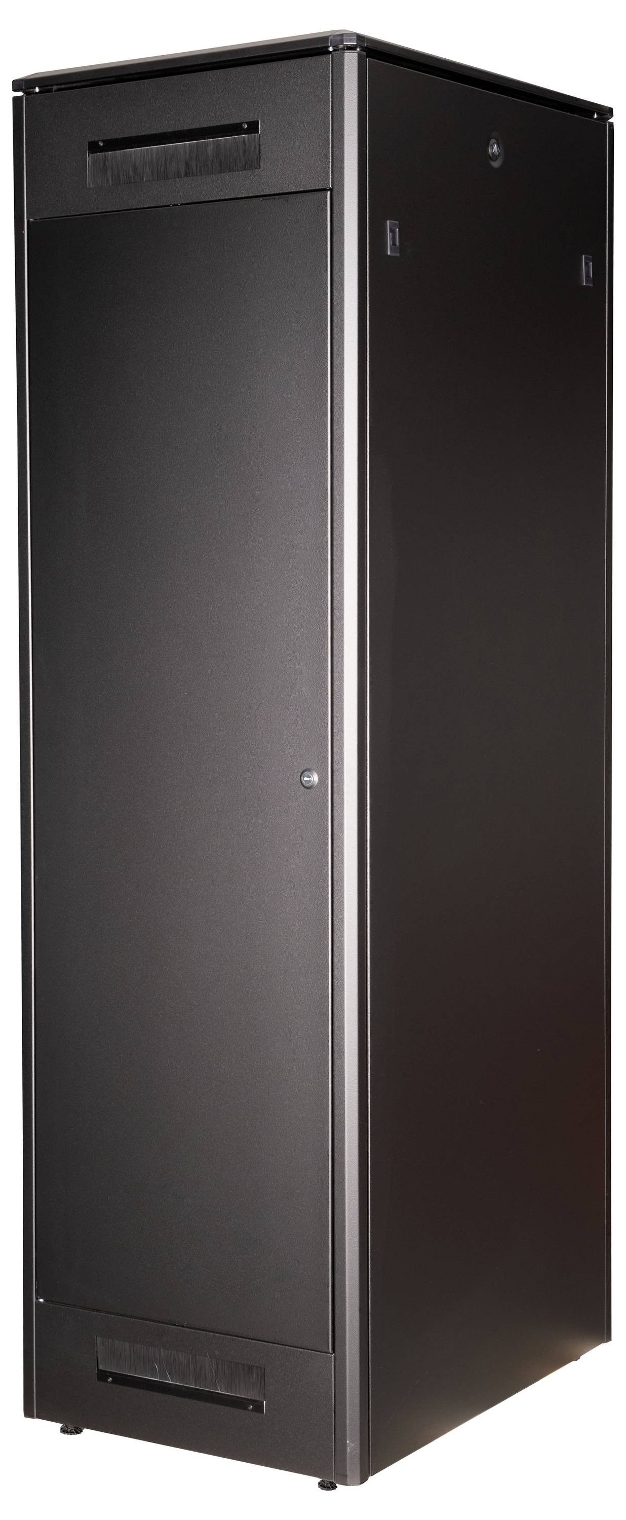 Ein schwarzer, geschlossener Server-Rack-Schrank, freistehend, zur Aufbewahrung von IT-Ausrüstung. Ideal für Rechenzentren.