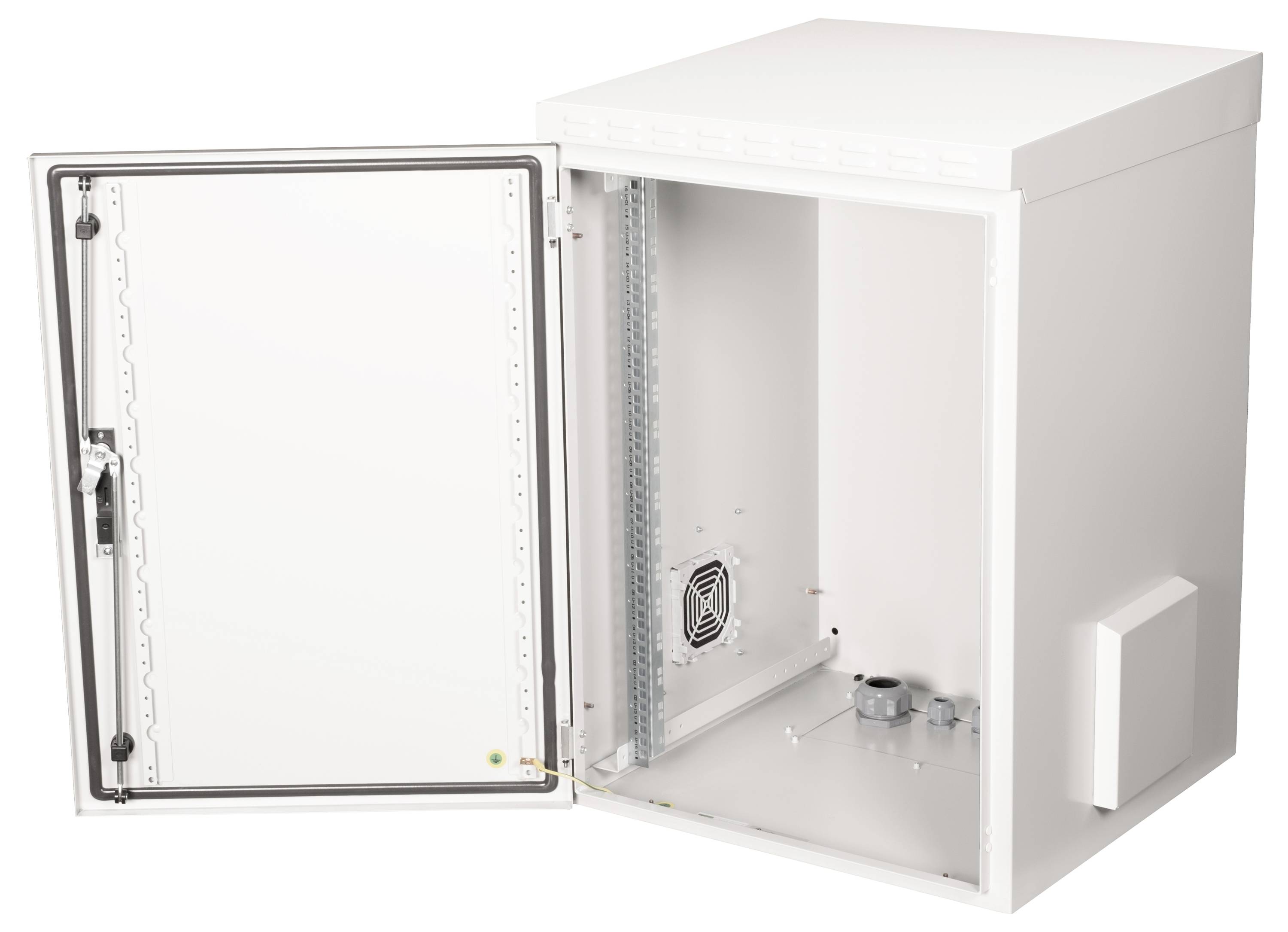 Ein geöffneter, weißer Metallschrank mit Lüftung und Verkabelungsmöglichkeiten. Der Schrank ist leer und zeigt seine Innenverkabelung.