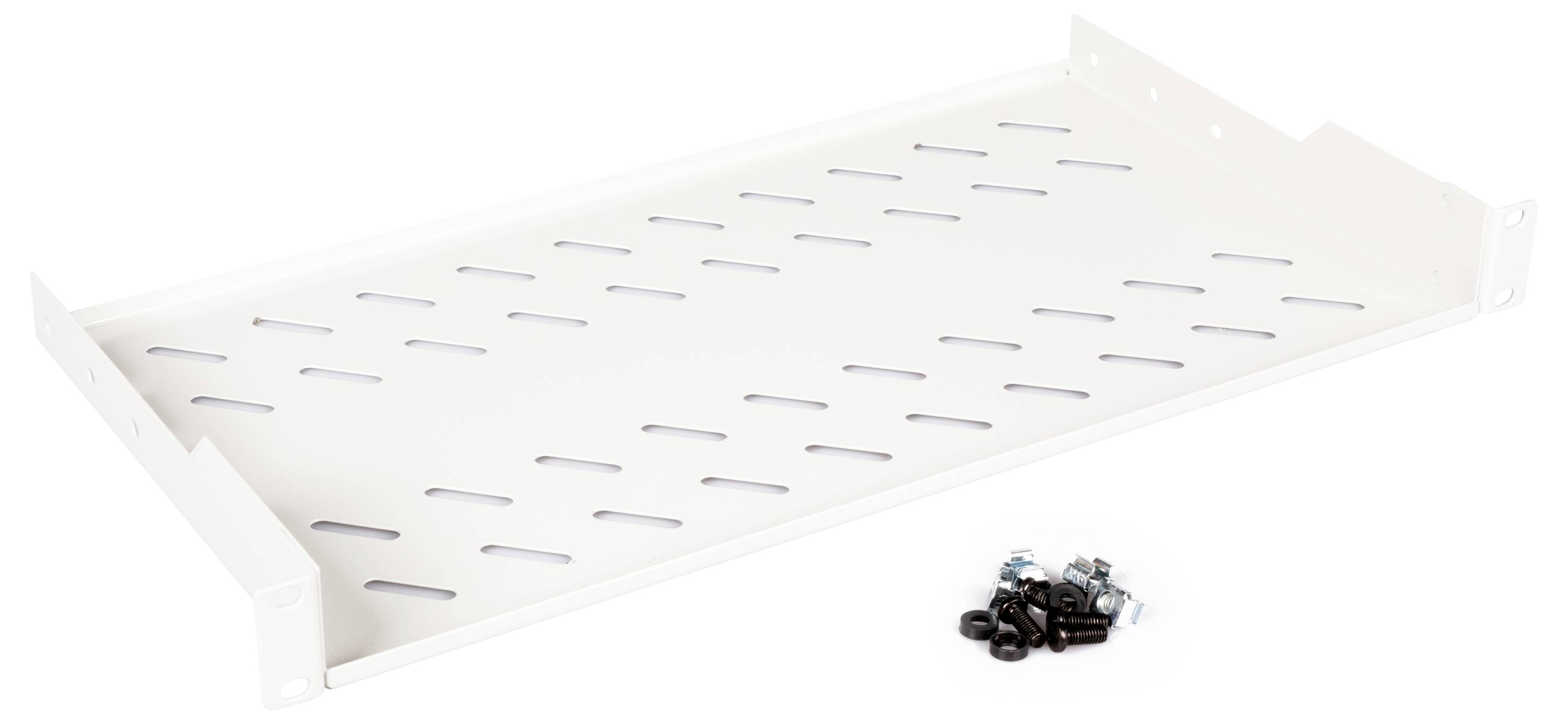 Metallregalboden mit Schlitzen und einem Satz Schrauben und Muttern daneben, auf weißem Hintergrund.