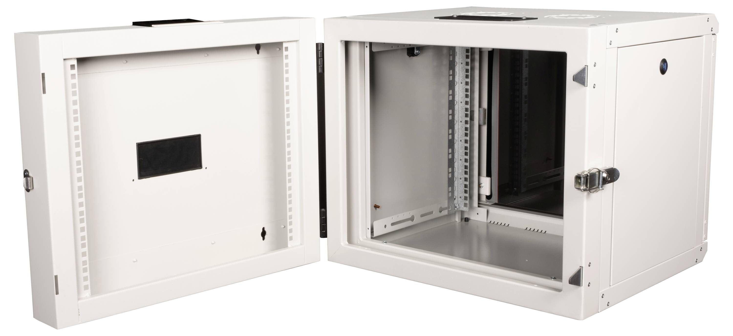 Weißes, wandmontiertes Serverrack mit offener Tür, das den Innenraum für die Hardwareinstallation zeigt.