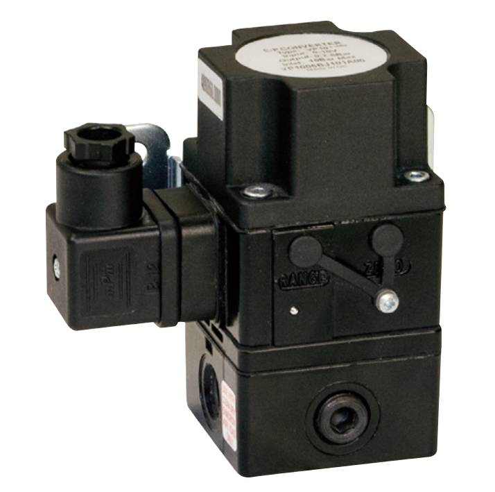 Ein schwarzes, elektrisches Magnetventil mit mehreren Anschlüssen und einem Etikett auf der Oberseite.