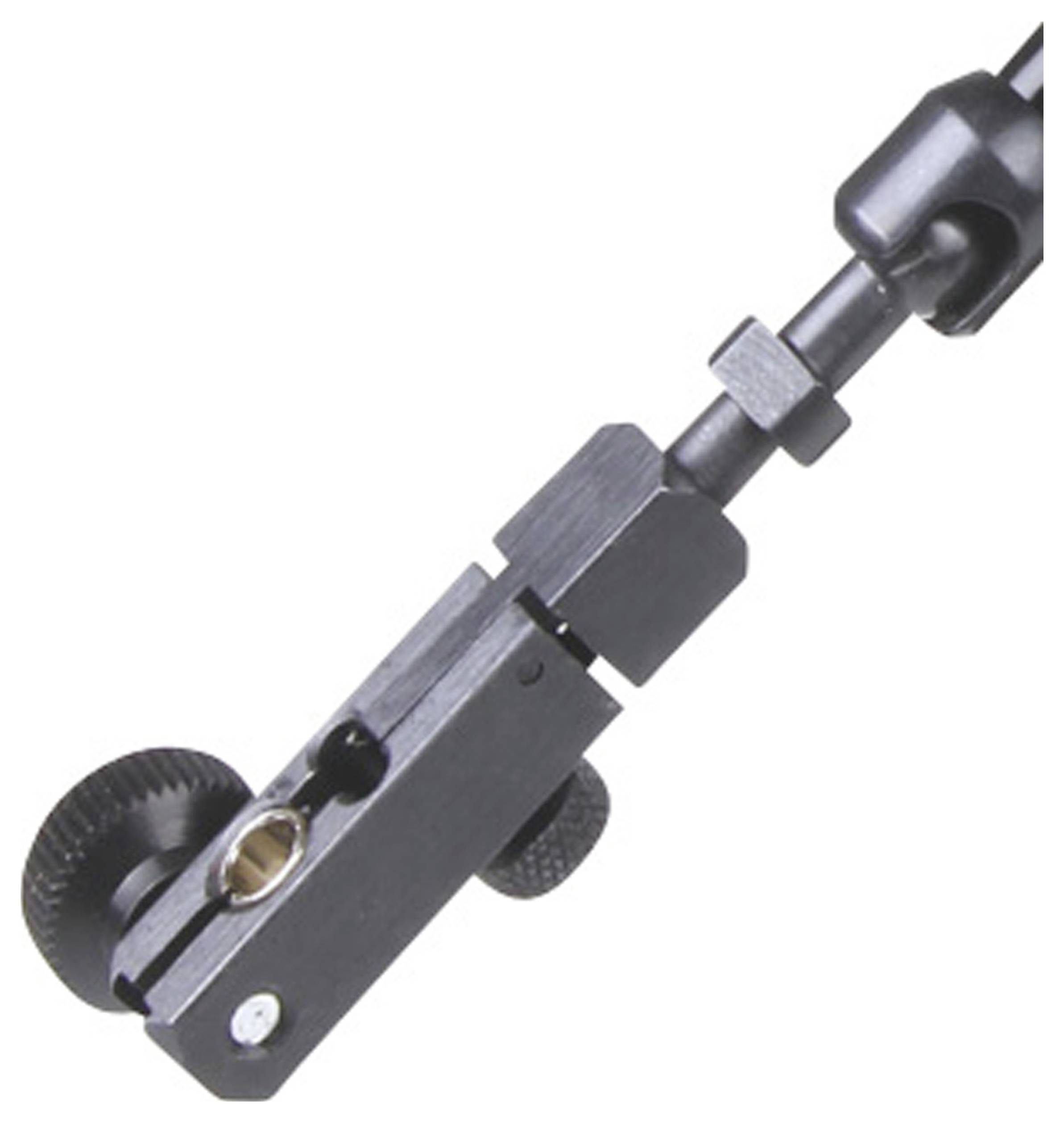 Nahaufnahme eines schwarzen Metall-Klemmgeräts mit verschiedenen Schrauben und Befestigungselementen, wahrscheinlich für Kameraausrüstung.