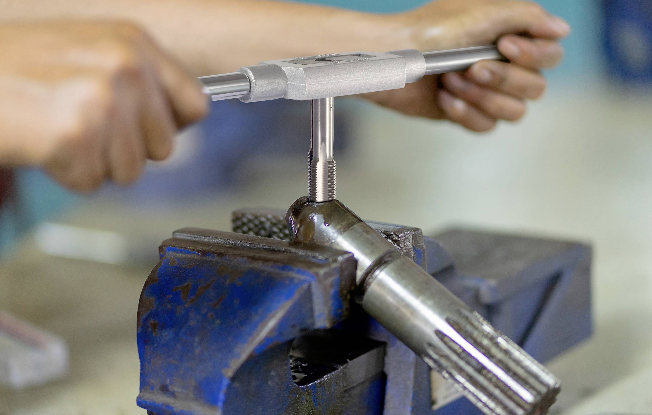 TOOLCRAFT TO-9913164 gehärteter legierter Stahl, Wolframstahl Gewindebohrer- und Schneideisensatz DIN 2181 1 Set