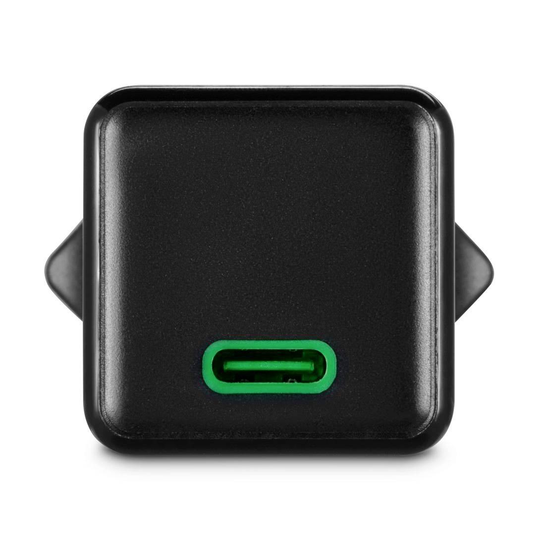 Ein schwarzes Ladegerät mit einem USB-C-Anschluss, der grün umrandet ist, zeigt die Vorderseite. Geeignet für elektronische Geräte.