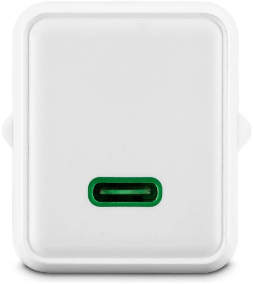 Weißes Netzteil mit einem grünen USB-C-Anschluss in der Mitte, geeignet zum Aufladen von elektronischen Geräten.