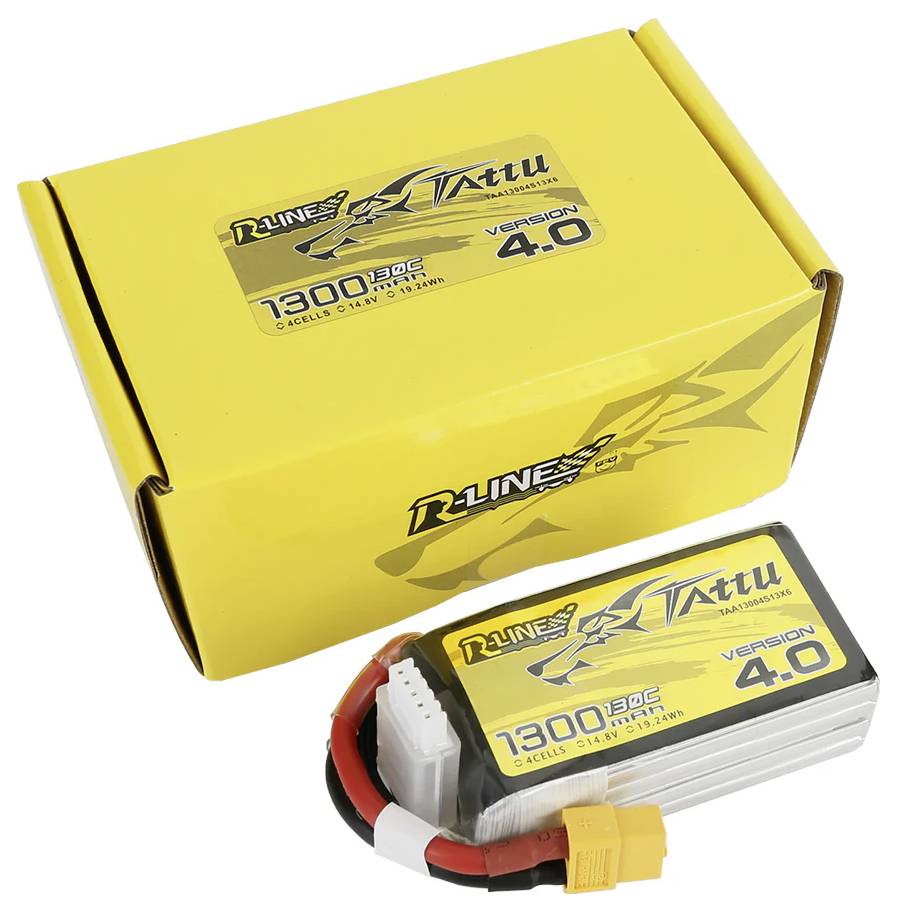 Gelber Karton und Lithium-Polymer-Akku von Tattu R-Line, 1300mAh, Version 4.0. Hauptsächlich für ferngesteuerte Modelle verwendet.