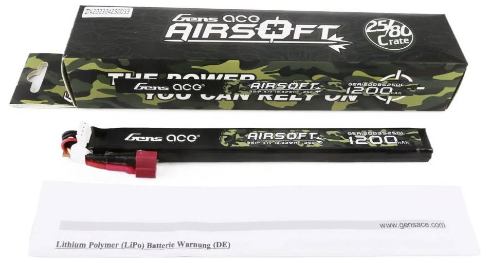 'Gens Ace Airsoft'-Lithium-Polymer-Akku 1200mAh in Camouflage-Verpackung. Warnhinweise zur sicheren Nutzung beiliegend.